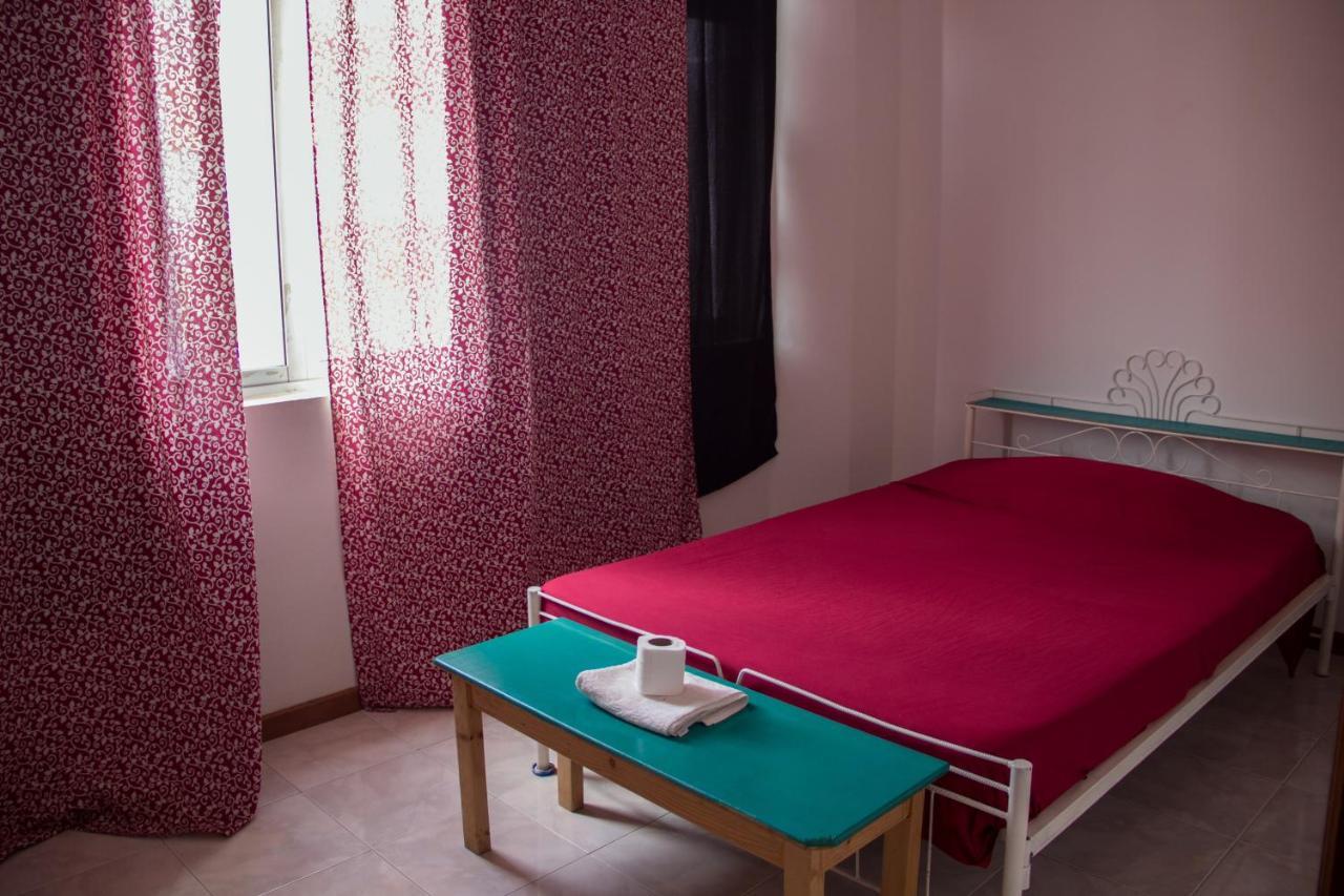 Simabo'S Backpackers' Hostel Мінделу Екстер'єр фото