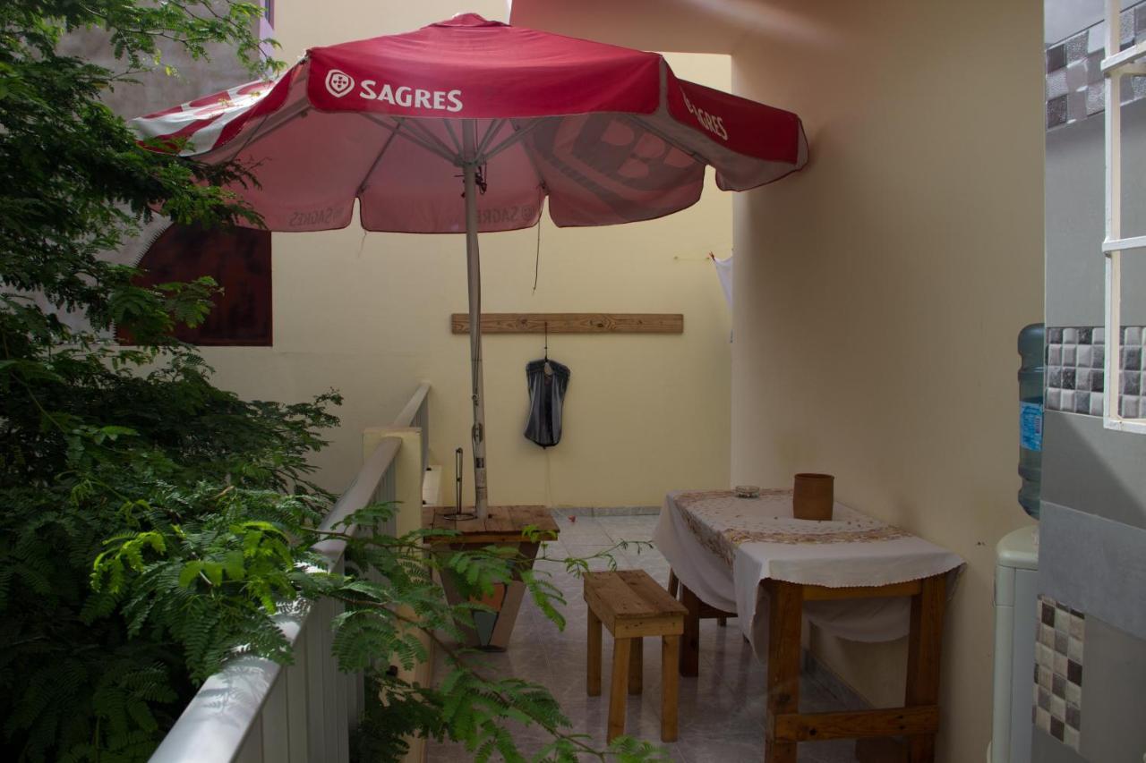 Simabo'S Backpackers' Hostel Мінделу Екстер'єр фото